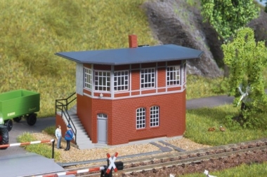 Small Auhagen 11429 Shed for Oil Driven Locomotives Modelling Kit 